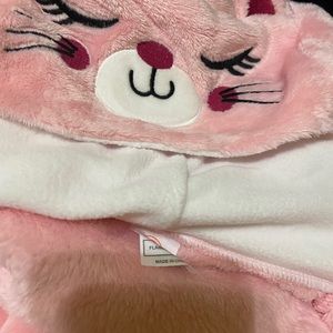 Size 6X Little Girl’s Hooded Fluffy Robe.